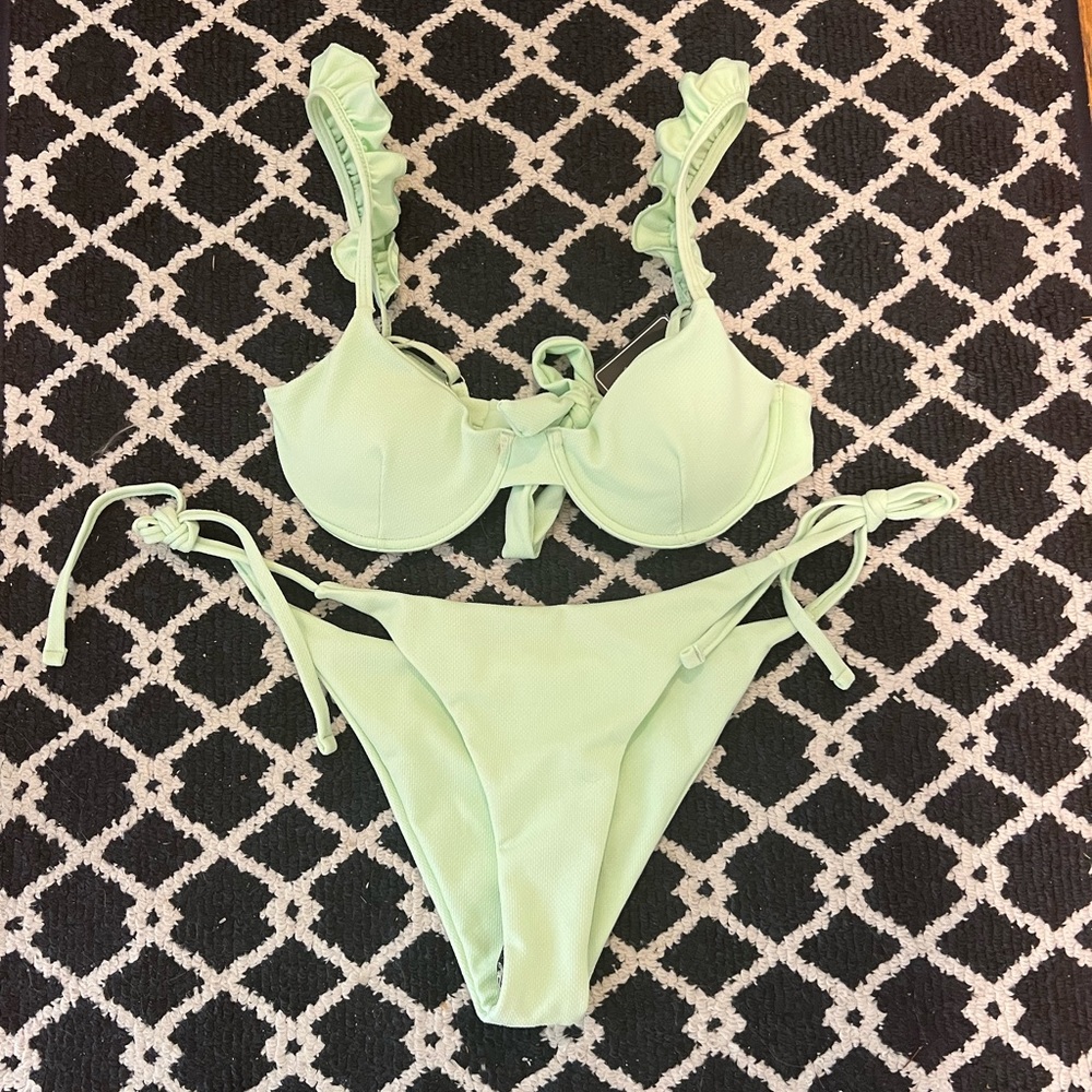 Zaful Brand New Green Ruffled Bikini
